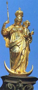 A golden statue of Our Lady holding the Christ Child